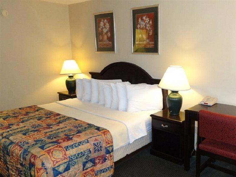 Motel Baymont By Wyndham Petoskey Extérieur photo