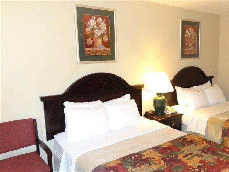 Motel Baymont By Wyndham Petoskey Extérieur photo