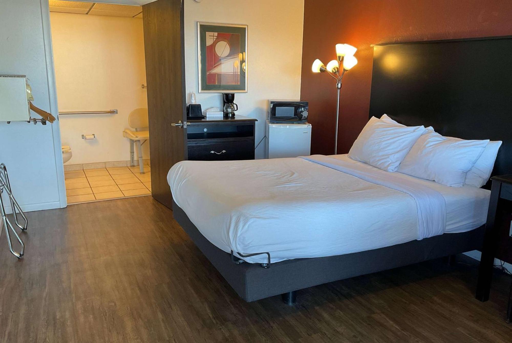 Motel Baymont By Wyndham Petoskey Extérieur photo