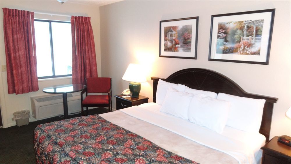 Motel Baymont By Wyndham Petoskey Extérieur photo