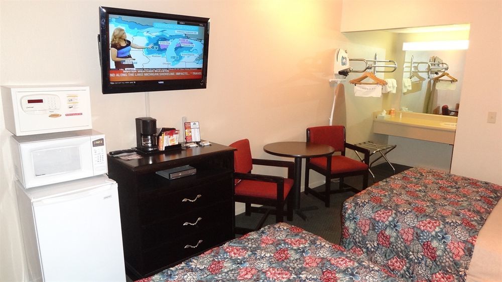 Motel Baymont By Wyndham Petoskey Extérieur photo
