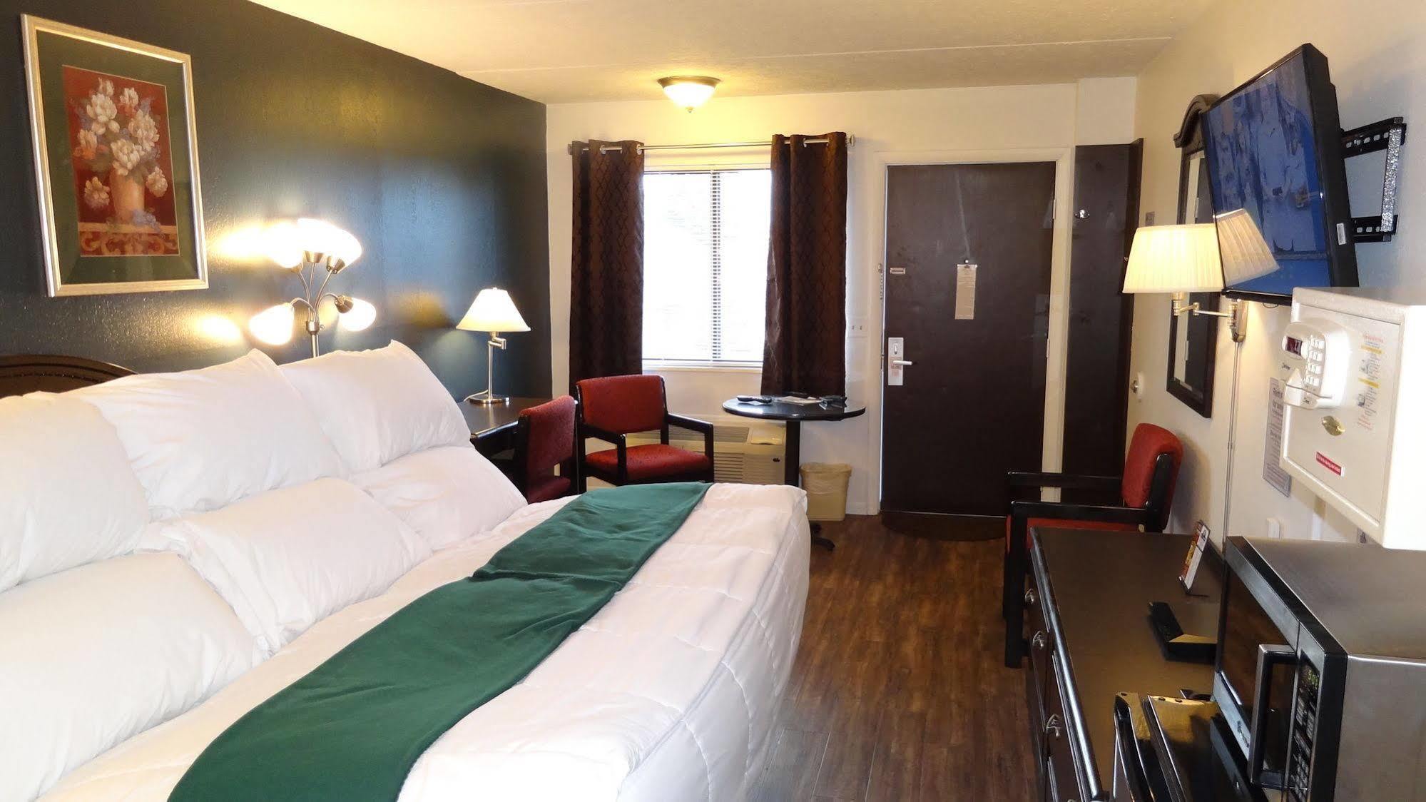 Motel Baymont By Wyndham Petoskey Extérieur photo