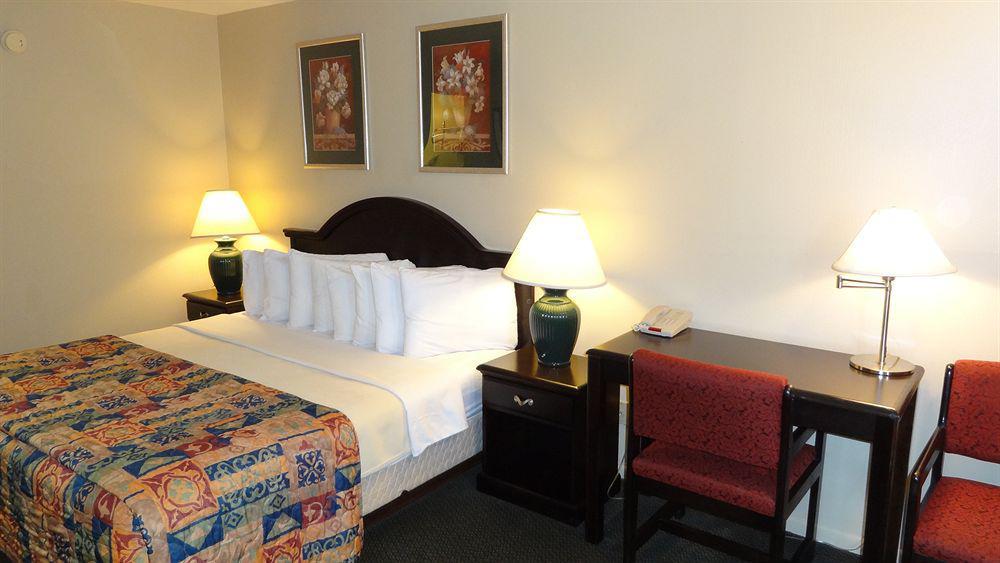 Motel Baymont By Wyndham Petoskey Extérieur photo