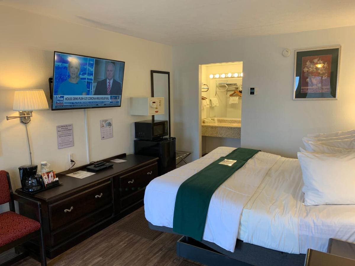 Motel Baymont By Wyndham Petoskey Extérieur photo